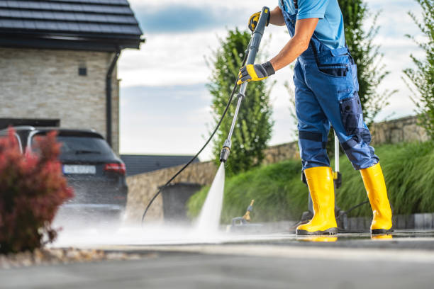 Best Driveway Pressure Washing  in East Milton, FL